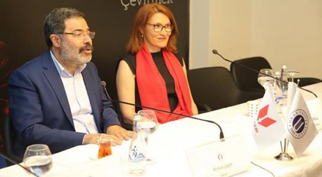 Ahmet Ümit 11 lisanda konuşuldu Ahmet Ümit 11 lisanda konuşuldu