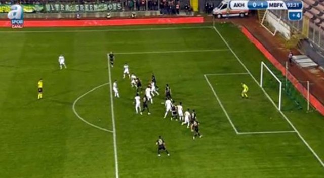 Akhisar'ın ofsayt sebebiyle sayılmayan golü ortalığı karıştırdı
