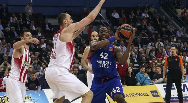 Anadolu Efes Atina'da yıkıldı! Anadolu Efes Atina'da yıkıldı!