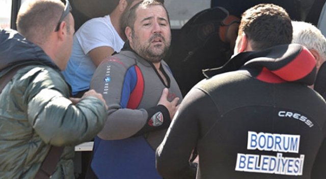Ata Demirer Bodrum'da denize dalıp çöp topladı Ata Demirer Bodrum'da denize dalıp çöp topladı