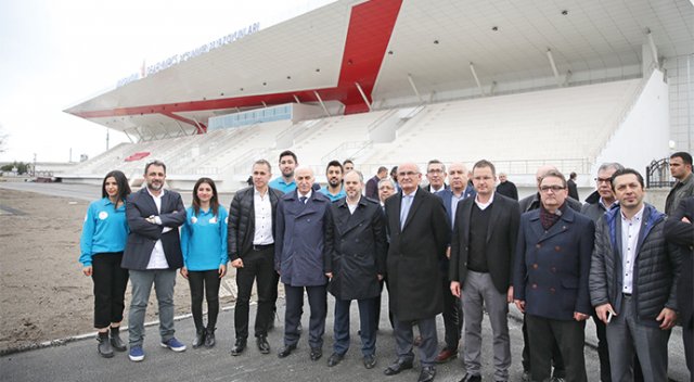 Bakan Kılıç borç batağına saplanan kulüpleri uyardı! Bakan Kılıç borç batağına saplanan kulüpleri uyardı!