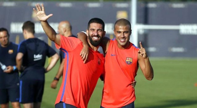 Barcelona&#039;da Brezilyalı oyuncu Rafinha sakatlığı nedeniyle sezonu kapattı