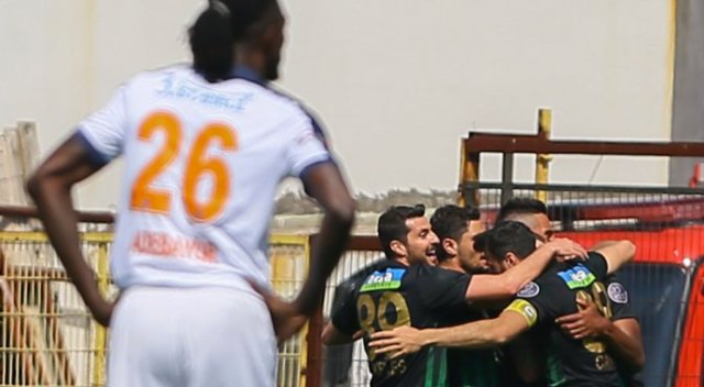 Başakşehir 90+4'te yıkıldı! Başakşehir 90+4'te yıkıldı!