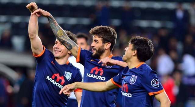 Başakşehir, Galatasaray Maçından Sonra Şampiyonlar Ligi Müziği Çaldı Başakşehir, Galatasaray Maçından Sonra Şampiyonlar Ligi Müziği Çaldı