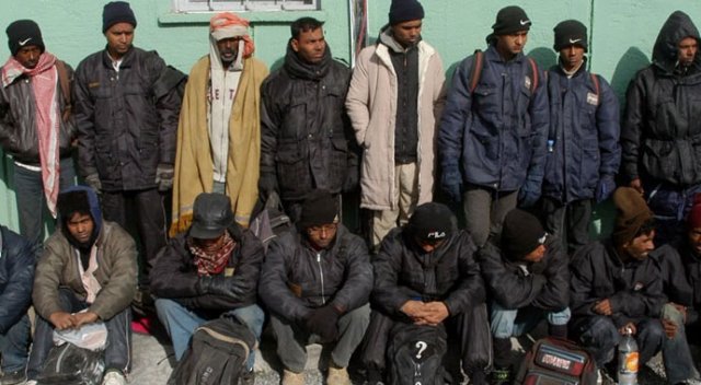 Başkale'de 16 kaçak şahıs yakalandı Başkale'de 16 kaçak şahıs yakalandı
