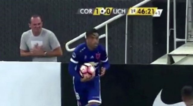 Çakal top toplayıcı, Brezilya'da alay konusu oldu Çakal top toplayıcı, Brezilya'da alay konusu oldu