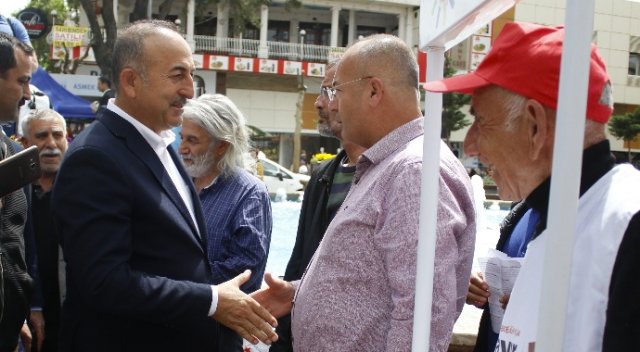 Çavuşoğlu &quot;hayır&quot; standını ziyaret etti