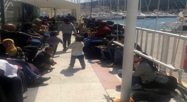 Çeşme’de 60 kaçak göçmen yakalandı