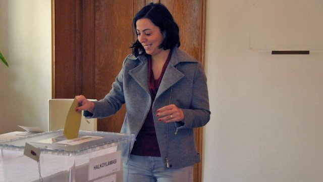 Çin ve Azerbaycan&#039;da halk oylaması için oy verme işlemi başladı