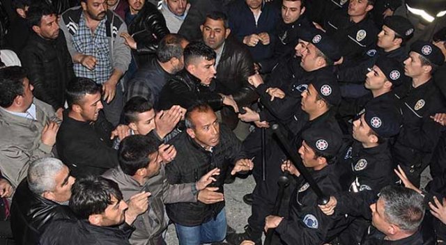Duyar duymaz oraya koştular! Ortalık bir anda karıştı Duyar duymaz oraya koştular! Ortalık bir anda karıştı