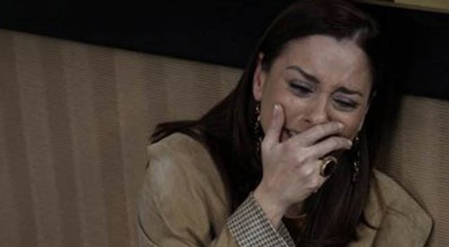 Ece Uslu sette sinir krizi geçirdi Ece Uslu sette sinir krizi geçirdi