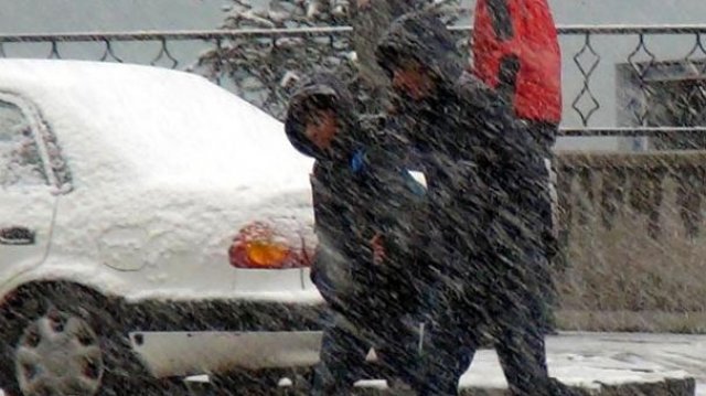 Erzurum ve Erzincan’a lapa lapa kar yağdı
