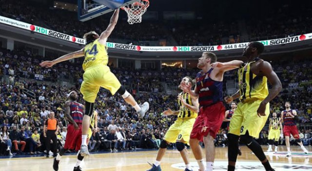 Euroleague'de F.Bahçe, Barcelona'yı yenmesine rağmen ilk 4'e kalamadı Euroleague'de F.Bahçe, Barcelona'yı yenmesine rağmen ilk 4'e kalamadı
