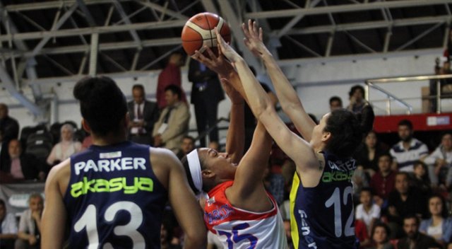 Fenerbahçe yarı finalde Fenerbahçe yarı finalde