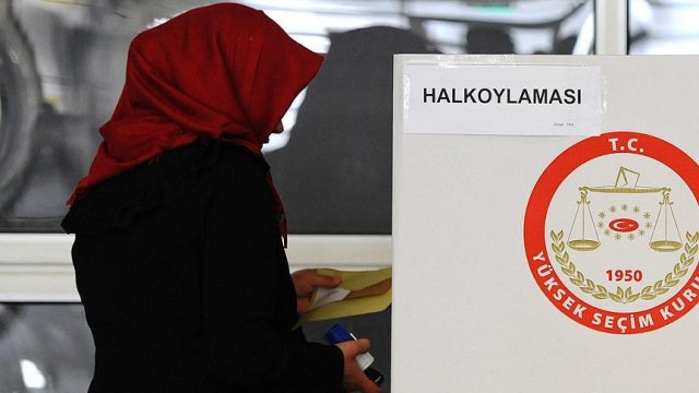 Frankfurt'ta oy verme işlemi devam ediyor
