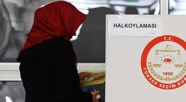 Frankfurt'ta oy verme işlemi devam ediyor Frankfurt'ta oy verme işlemi devam ediyor