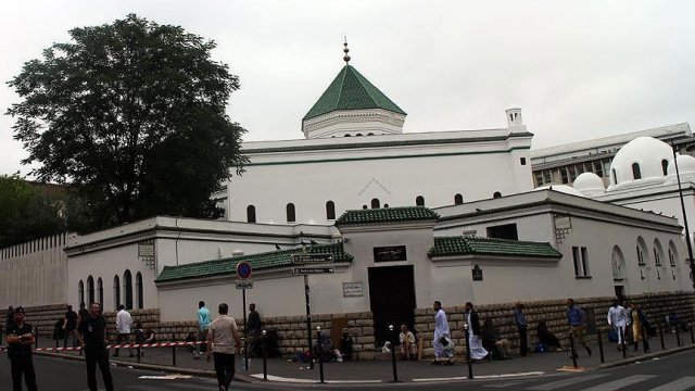 Fransa'da OHAL kapsamında bir cami daha kapatıldı Fransa'da OHAL kapsamında bir cami daha kapatıldı