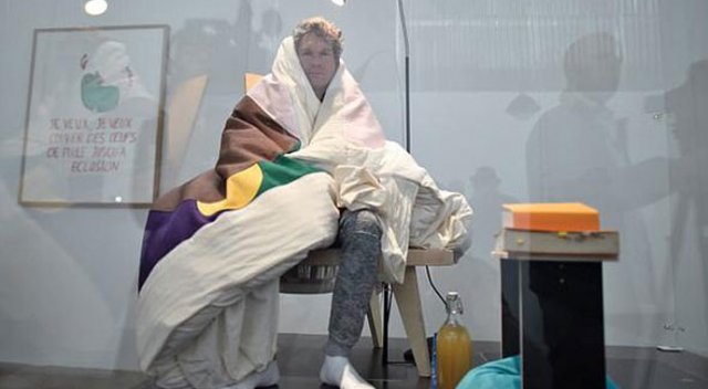 Fransız sanatçı 3 hafta kuluçkaya yattı Fransız sanatçı 3 hafta kuluçkaya yattı