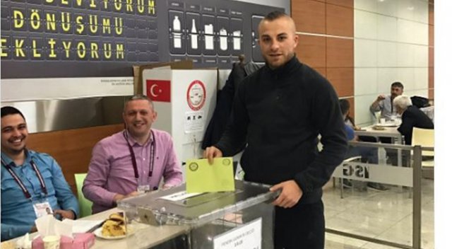 Gökhan Töre ve Mevlüt Erdinç oyunu kullandı Gökhan Töre ve Mevlüt Erdinç oyunu kullandı