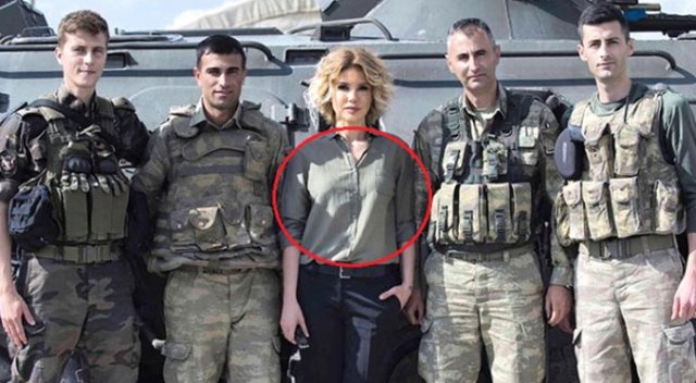 Gülben Ergen'i üzerindeki gömlek ele verdi Gülben Ergen'i üzerindeki gömlek ele verdi