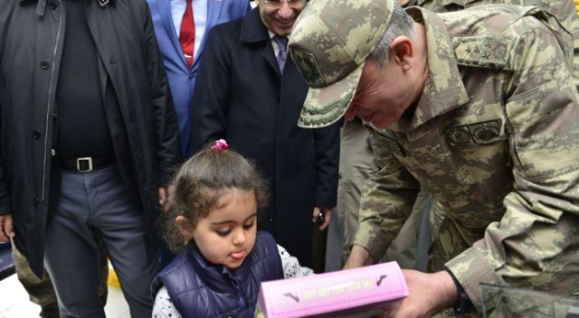 Hulusi Akar’ın Diyarbakır ziyareti sürüyor
