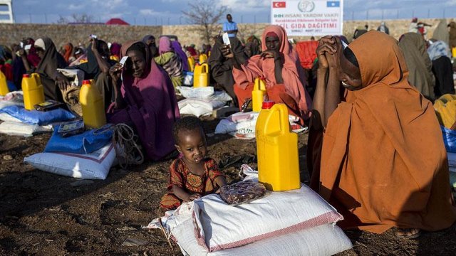 İHH, Somali'ye yardımlarını sürdürüyor İHH, Somali'ye yardımlarını sürdürüyor