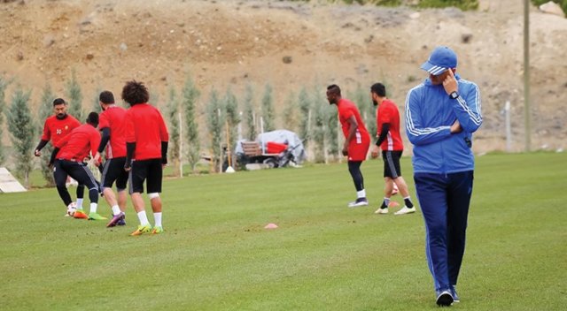İrfan Buz: Çok ciddi bir rakip ile oynayacağız İrfan Buz: Çok ciddi bir rakip ile oynayacağız