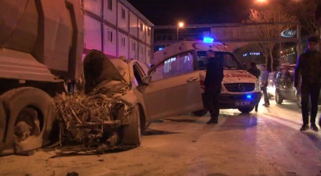 İstanbul’da feci kaza: 1 ölü, 1 yaralı İstanbul’da feci kaza: 1 ölü, 1 yaralı