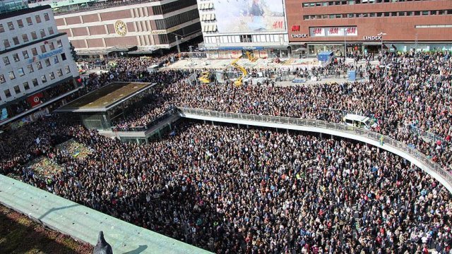 İsveç&#039;teki kamyonlu terör saldırısı protesto edildi