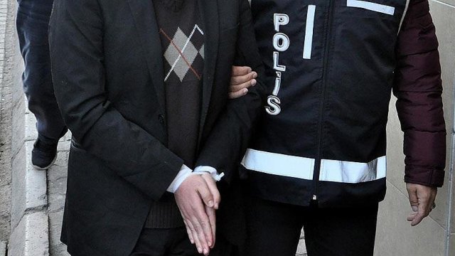 İzmir'de FETÖ/PDY operasyonu: 25 gözaltı İzmir'de FETÖ/PDY operasyonu: 25 gözaltı