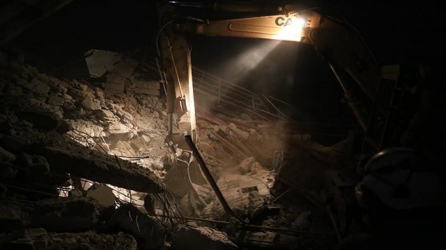 Katil Esad güçleri Dera ve Şam'ı bombalıyor Katil Esad güçleri Dera ve Şam'ı bombalıyor