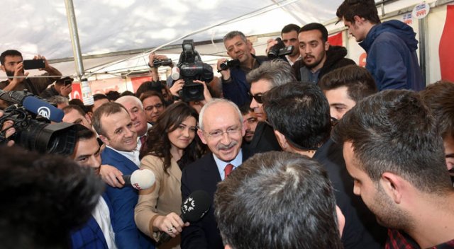 Kılıçdaroğlu'nun 'evet' çadırındaki diyaloğu Kılıçdaroğlu'nun 'evet' çadırındaki diyaloğu
