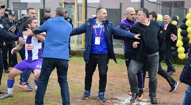 Kulüp başkanı futbolcuyu tokatladı!