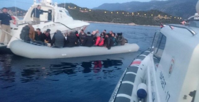 Kuşadası’nda 34 kaçak göçmen yakalandı Kuşadası’nda 34 kaçak göçmen yakalandı