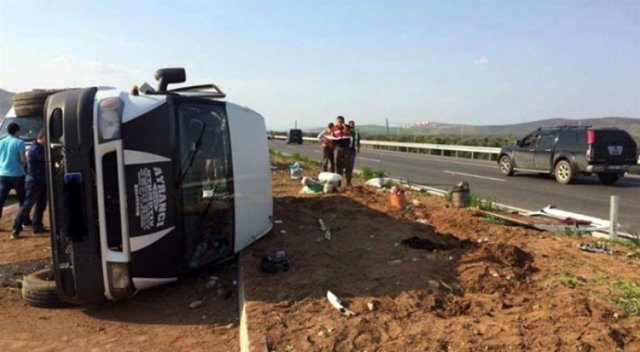 Manisa’da minibüs devrildi: Çok sayıda yaralı var