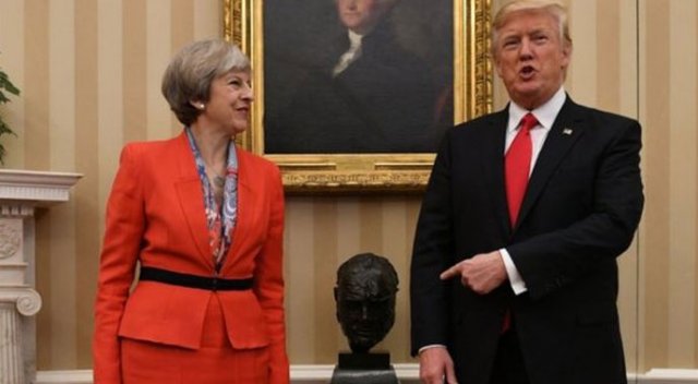May, Trump ile telefonda görüştü May, Trump ile telefonda görüştü