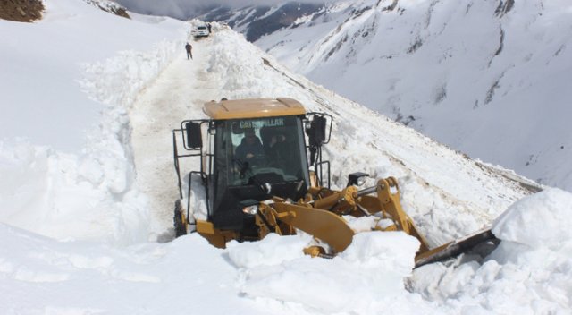 Muş Nisan ayında 10 metre kar gördü Muş Nisan ayında 10 metre kar gördü