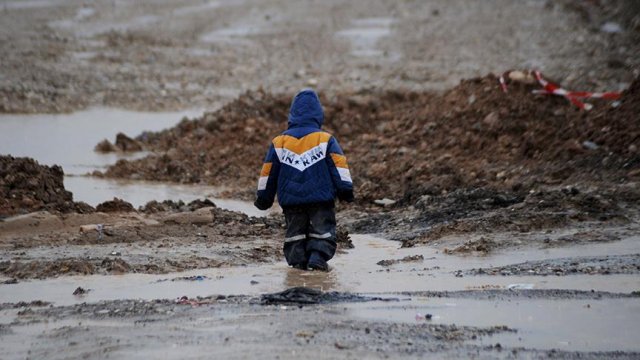 Musullular şiddetli yağmur sayesinde 'cenazelerini' defnedebildi Musullular şiddetli yağmur sayesinde 'cenazelerini' defnedebildi