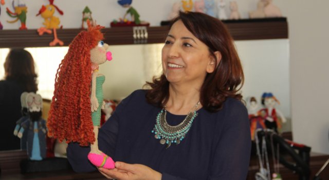 Oğlu için başladı, şimdi dünyaya bez bebek örüyor Oğlu için başladı, şimdi dünyaya bez bebek örüyor