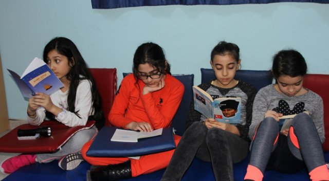 Öğrenciler kütüphanede sabahladı
