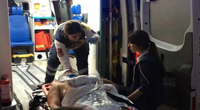 Polis memuru, döner bıçaklı saldırıda yaralandı Polis memuru, döner bıçaklı saldırıda yaralandı