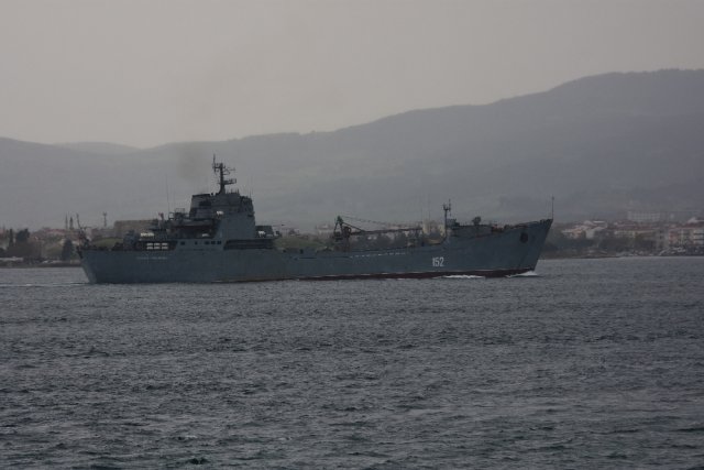 Rus çıkarma gemisi boğazdan geçti Rus çıkarma gemisi boğazdan geçti