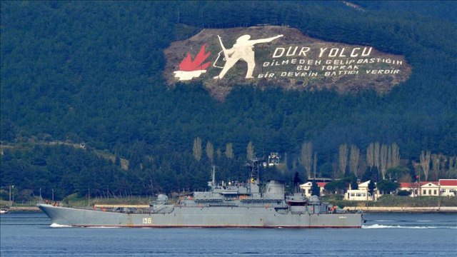 Rus savaş gemisi Çanakkale boğazından geçti Rus savaş gemisi Çanakkale boğazından geçti
