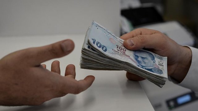 Sahte kimlikle kredi çekerken yakalandı Sahte kimlikle kredi çekerken yakalandı