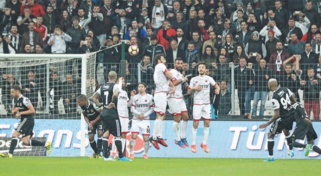 Talisca, firikiklerdeki hünerlerini gösterdi, arkadaşına mesajı verdi, Bırak artık Q7! Talisca, firikiklerdeki hünerlerini gösterdi, arkadaşına mesajı verdi, Bırak artık Q7!