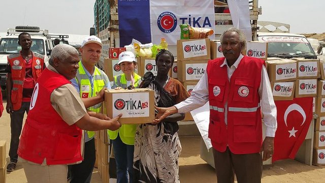 TİKA'dan Güney Sudanlı mültecilere yardım TİKA'dan Güney Sudanlı mültecilere yardım