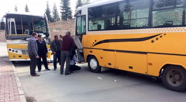 Tokat'ta öğrencileri taşıyan midibüsler çarpıştı, 25 yaralı var Tokat'ta öğrencileri taşıyan midibüsler çarpıştı, 25 yaralı var