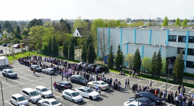 Türk seçmenlerden Almanya’da referandum kuyruğu Türk seçmenlerden Almanya’da referandum kuyruğu