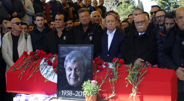 Ünlü sanatçı Halit Akçatepe son yolculuğuna uğurlandı Ünlü sanatçı Halit Akçatepe son yolculuğuna uğurlandı