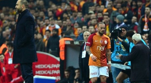 Wesley Sneijder'in kalıp kalmayacağı konusunda yönetim ikiye bölündü